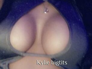 Kylie_bigtits