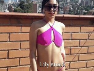Lily_snack