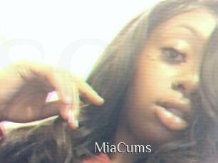MiaCums