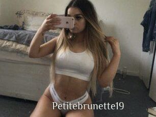 Petitebrunette19